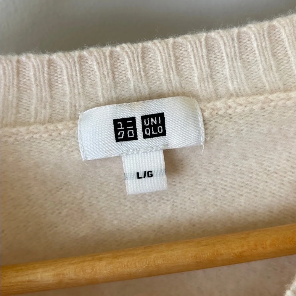 Uniqlo Women's 100% Wool Cream Crewneck Sweater Size Large | Cozy Classic Laye - Picture 4 of 8